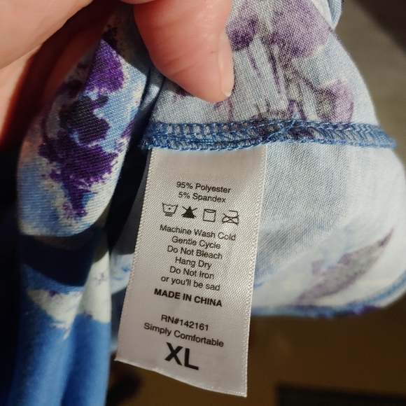 LulaRoe Melissa top - Picture 2 of 4